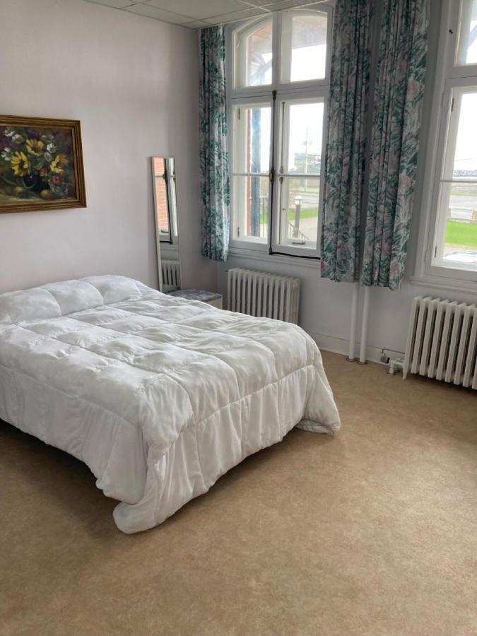 Le Couvent Appartement Sainte Anne-des-Chênes Buitenkant foto