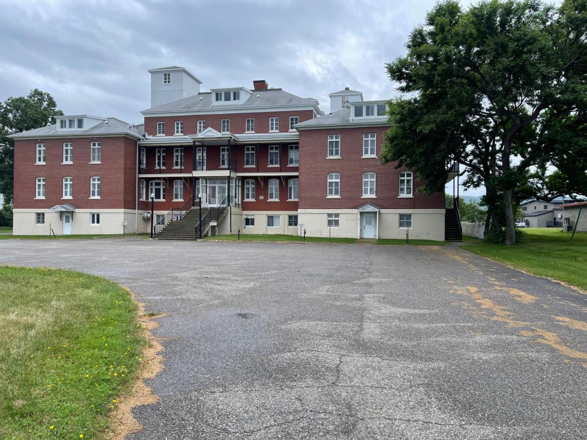 Le Couvent Appartement Sainte Anne-des-Chênes Buitenkant foto