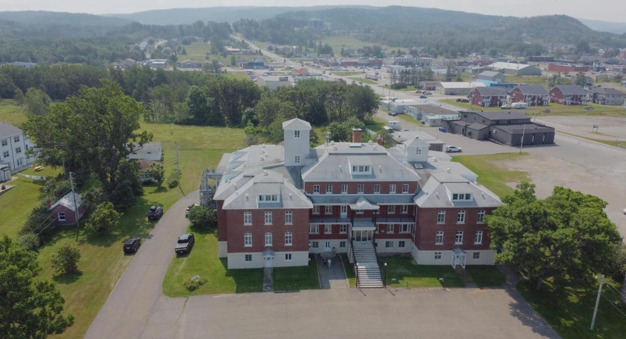 Le Couvent Appartement Sainte Anne-des-Chênes Buitenkant foto