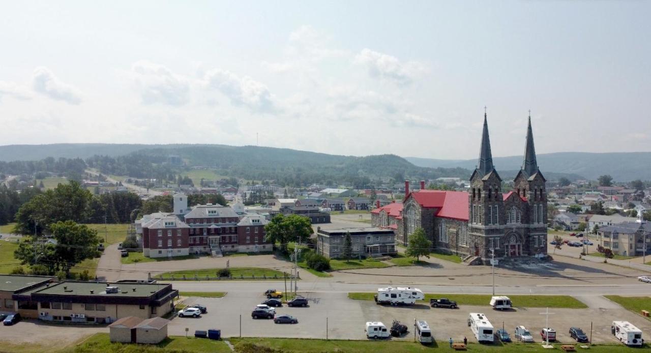 Le Couvent Appartement Sainte Anne-des-Chênes Buitenkant foto